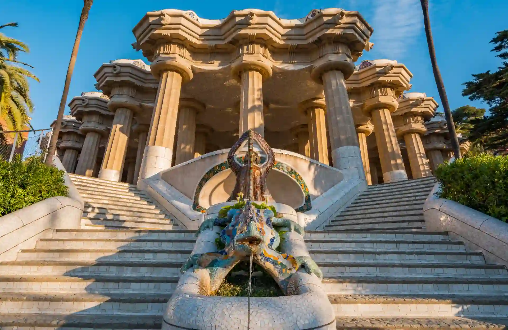 Detalles de la arquitectura del Park Güell de Antonio Gaudí