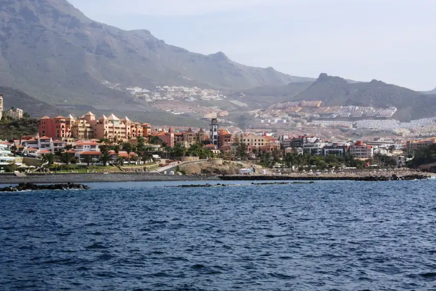 Costa Adeje desde el mar