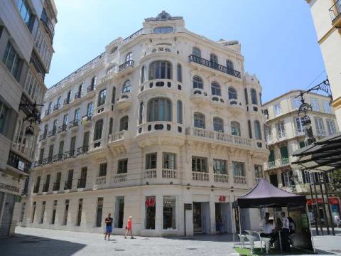 Edificios modernistas e históricos